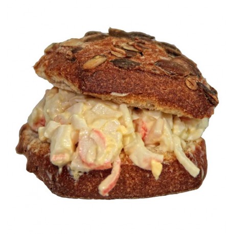 4 minibocadillos o montaditos de ensaladilla de cangrejo casera