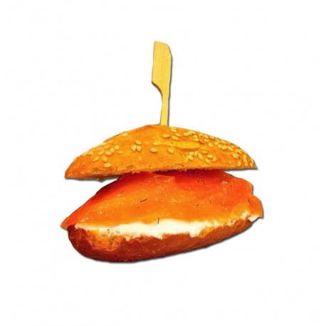 4 minibocadillos o montaditos de salmón ahumado, queso de untar i eneldo